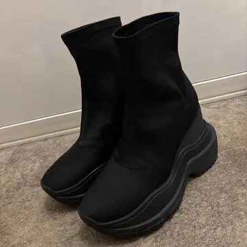 새상품급 YELLO TOKYO 블랙 통굽 부츠