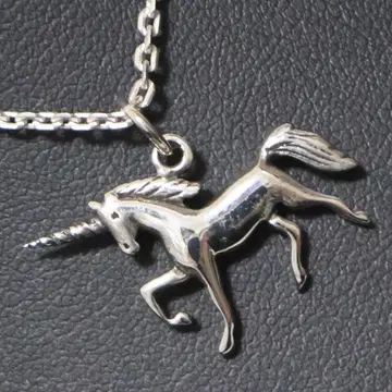 유니콘 펜던트 탑 순수함과 행운의 상징, 꿈과 마법을 몸에 두르는 목걸이