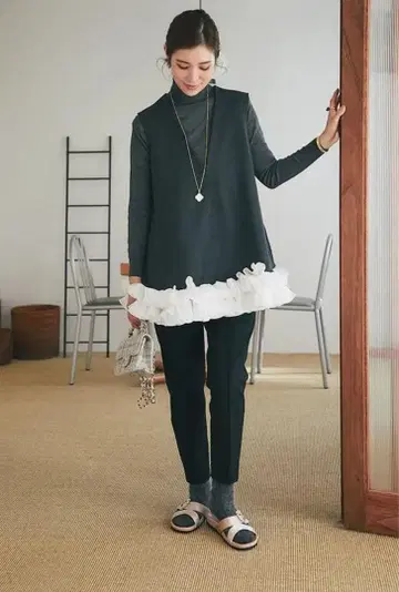 Seventenbymihokawahito 프릴 장식 상의 (그레이)