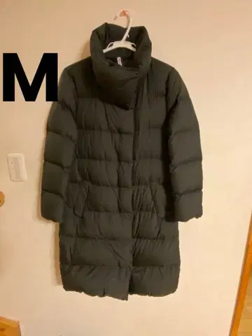 유니클로 라이트웨이트다운 볼륨 컬러 코트 롱다운 블랙