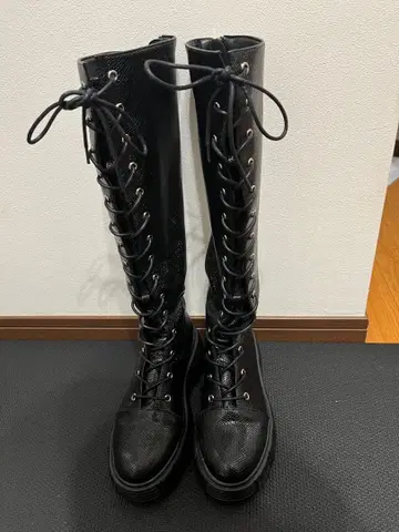 블랙 레이스업 롱 부츠