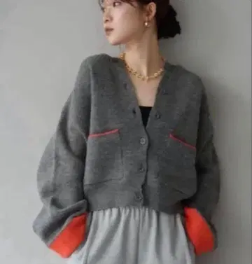 바이컬러 오버 니트 가디건 자켓 차콜 lumier 같은 형태