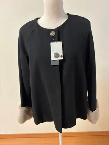 ketty // 노카라 숏코트 블랙 퍼 포함 소매