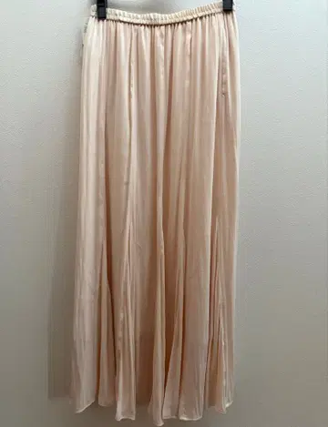 어반 리서치 서니 라벨 베이지 플레어 롱 스커트