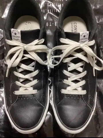 CONVERSE 블랙 스니커즈