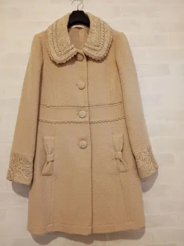 axes femme 레이스 부착 베이지 코트 A 라인 M