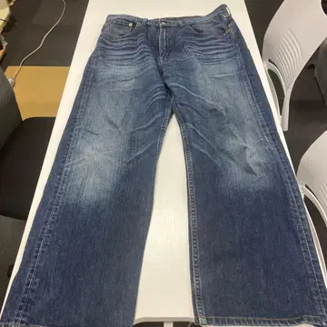 스트레이트 데님 다크 블루 페이드 가공