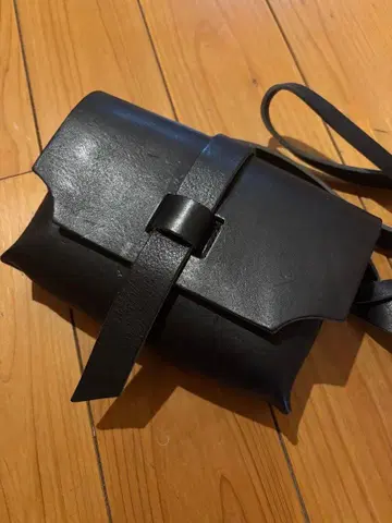 ARCHI(아키) 가죽 숄더백 블랙