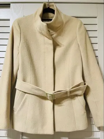 SPB 크림색 벨트 포함 플레어 자켓