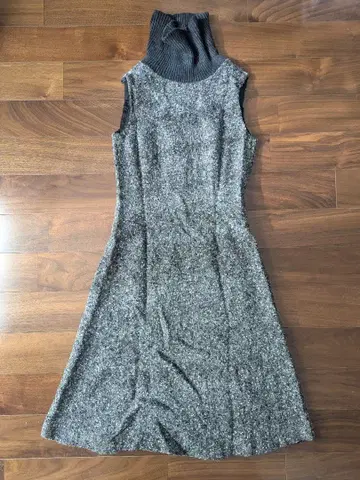 레네레더드 가죽 터틀넥 원피스