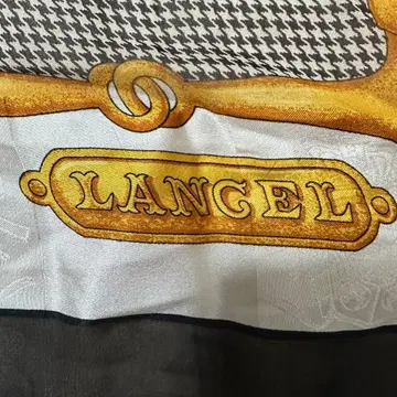 란셀 Lancel 마구 하운드투스 패턴 실크 스카프