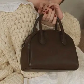 다크 브라운 핸드백 숄더 스트랩 포함