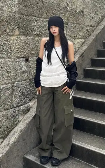 미사용 새상품 TRIFLE 카고 와이드 팬츠 카키