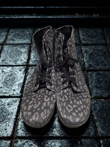 닥터마틴 레오파드 무늬 스니커즈 그레이