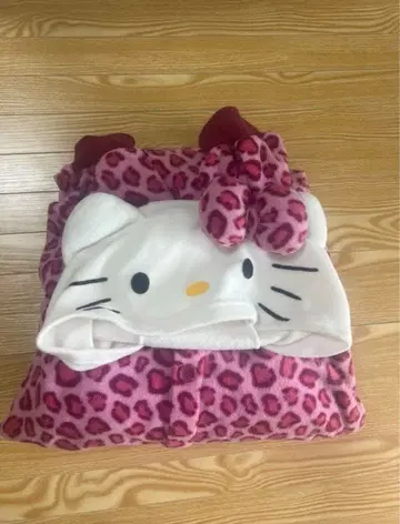 헬로키티 표범 무늬 룸웨어