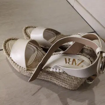 ZARA 화이트 에스파드리유 샌들