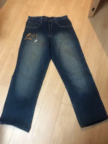 Lot 29 도널드 덕 자수 데님 팬츠