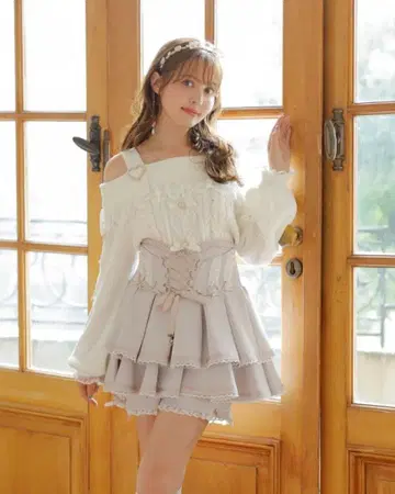 LIZLISA 하트 버클 프릴 오프숄더 니트 화이트