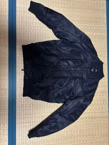 UNIQLO+J 블랙 하이브리드 다운