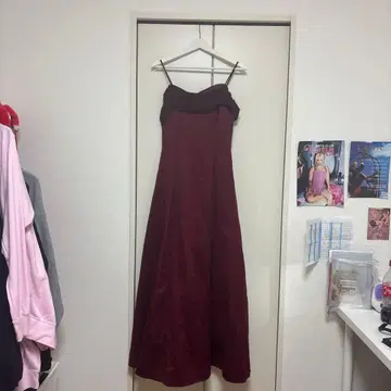 버건디 슬리브리스 롱 드레스