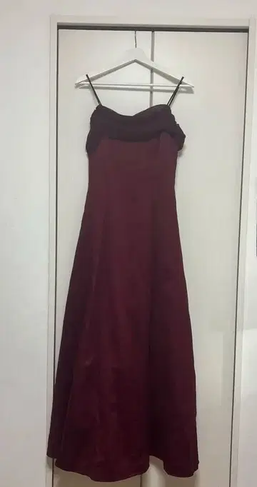 버건디 슬리브리스 롱 드레스