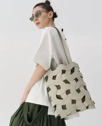 미사용 새상품 UN3D. CROSS WAVE TOTE 베이지