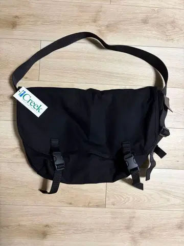 Creek 블랙 메신저 백