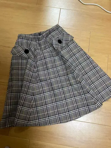 새상품급 엠즈 그레이시 허리를 예쁘게 보여주는 무릎 기장 플레어 스커트