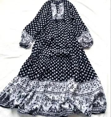 새상품급 슬로브 이에나 원피스 인도 패널 패턴 롱 티어드