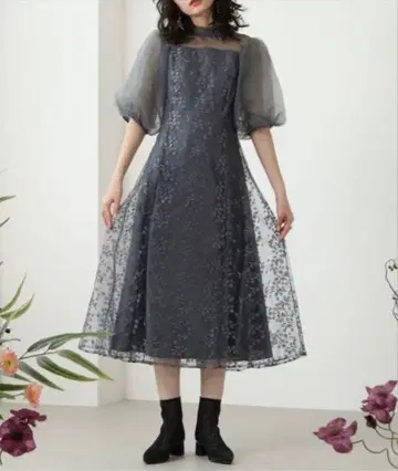 kana 시어 소재 볼륨 소매 자수 레이스 원피스 드레스