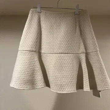 Apuweiser-riche 플레어 스커트 화이트