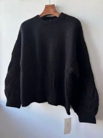 [ 택 포함 새상품 ] 미라 오웬 미들 게이지 케이블 슬리브 니트 풀오버