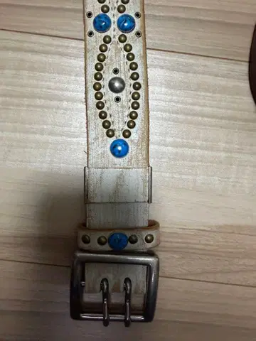 장식 포함 화이트 벨트