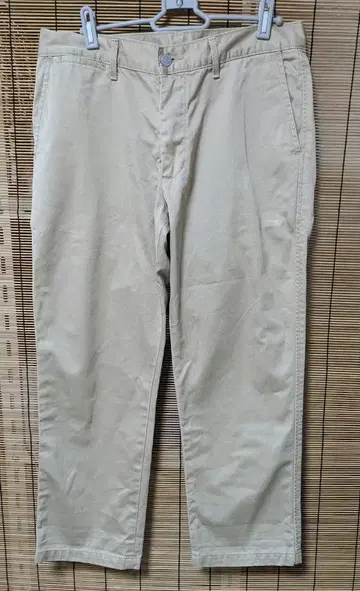 컨디션 최상 마가렛호웰 치노 팬츠 백 포켓 부착