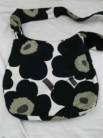 마리메꼬 CLOVER 우니코 패턴 숄더백 블랙 계열 여성용