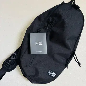 NEW ERA 블랙 바디 백 슬링백