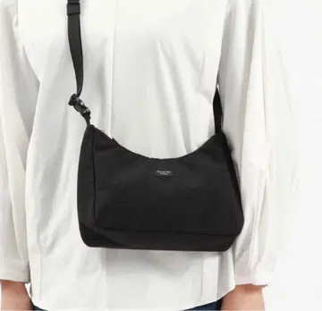 스탠다드서플라이 트라이앵글 숄더 S 블랙