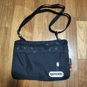 아웃도어 프로덕츠 콜라보 사코슈 숄더백