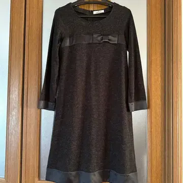 갤러리 비스콘티 리본 포함 블랙 A 라인 원피스 사이즈 2