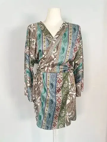 스트라이프 패턴 랩 셔츠 긴팔