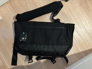 NIKE dead stock triple black 메신저 백