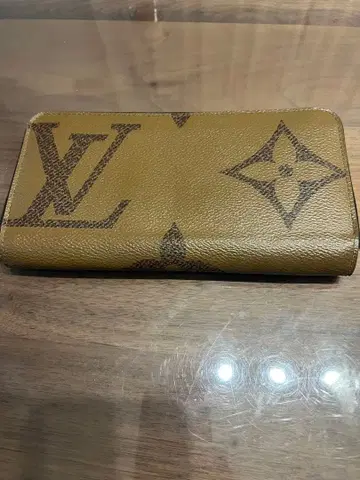 VUITTON 장지갑