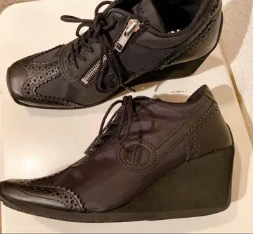 [ 새상품 ] NO NAME 블랙 웨지 스니커즈