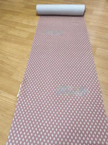 코몬 핑크 계열 다이아몬드 패턴 실크 옷감