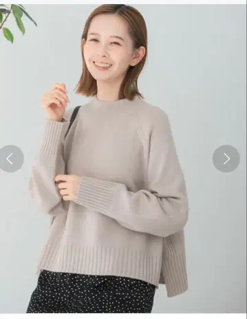 어반리서치 로쏘 숏 홀 하이넥 니트