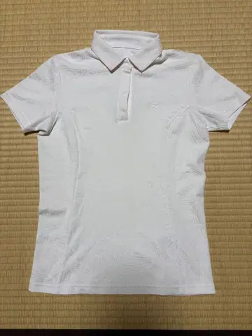 테일러메이드 잎사귀 패턴 디자인 여성용 골프웨어