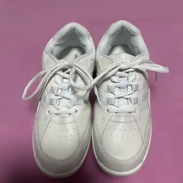 화이트 스니커즈