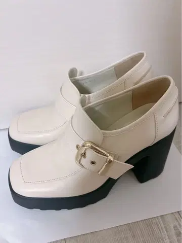 DIANA 화이트 가죽 통굽 로퍼 화이트