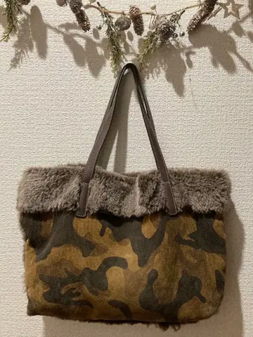 카모 패턴 퍼 토트백