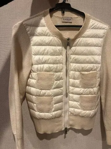 가격 인하했습니다! Moncler 화이트 다운 자켓